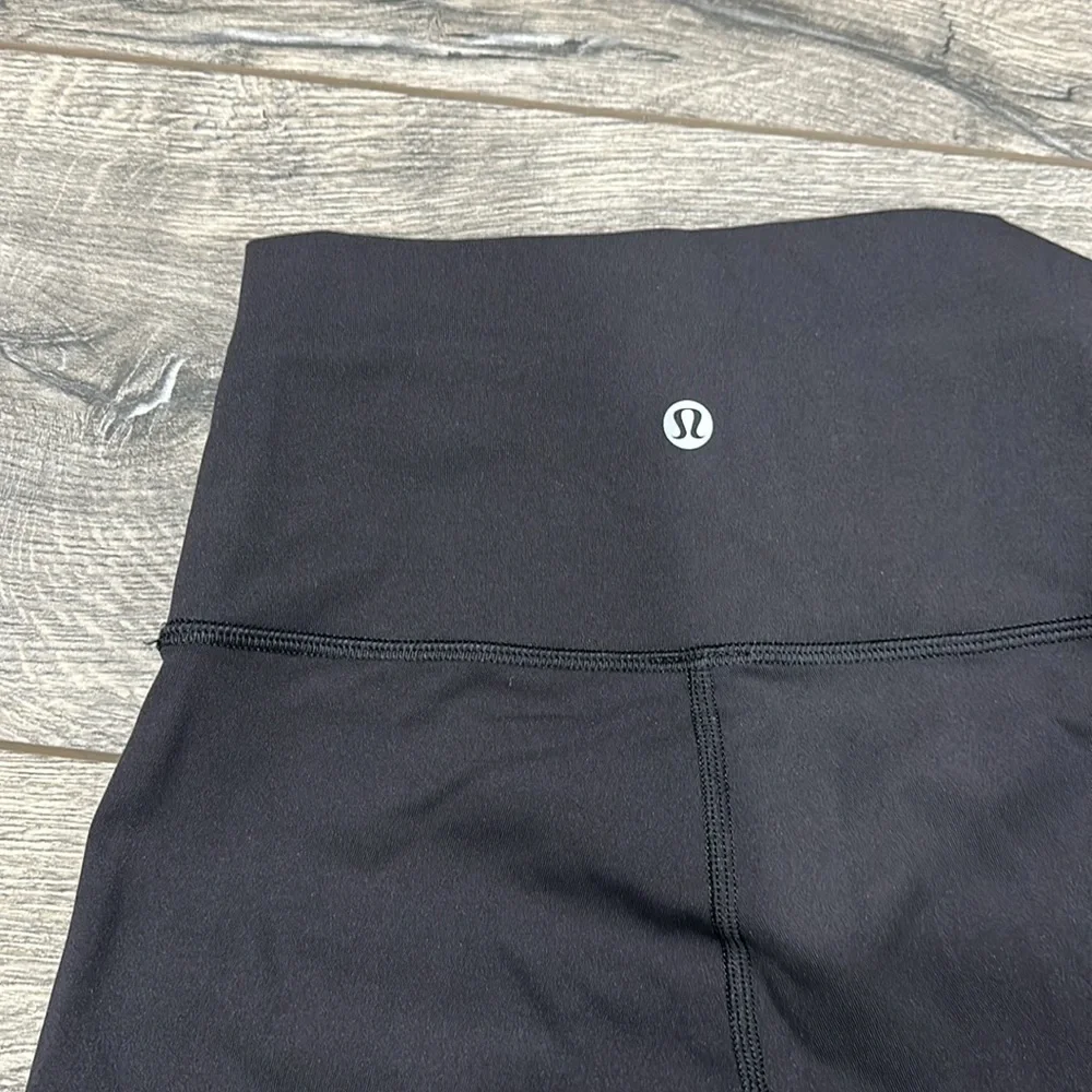 • Lululemon• Women’s Unlimit High-Rise Tight 25